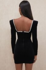 deep V-wrapped hip black gold velvet open back dress - Image 4